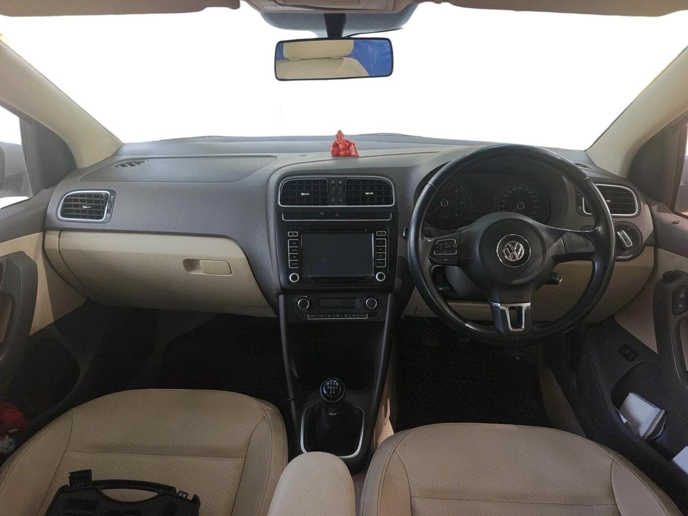 2012 Volkswagen Vento HIGHLINE DIESEL 1.6, Diesel, Manual, 1,05,325 km, interior