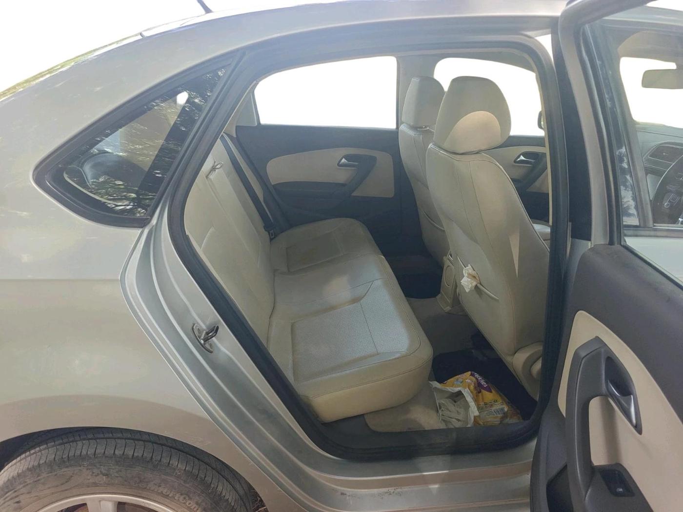 2012 Volkswagen Vento HIGHLINE DIESEL 1.6, Diesel, Manual, 1,05,325 km, interior