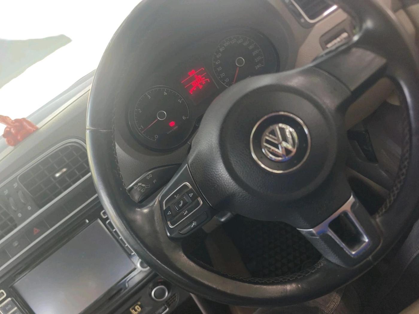 2012 Volkswagen Vento HIGHLINE DIESEL 1.6, Diesel, Manual, 1,05,325 km, interior