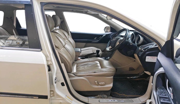 2015 Mahindra XUV500 W8, Diesel, Manual, 1,27,268 km, interior