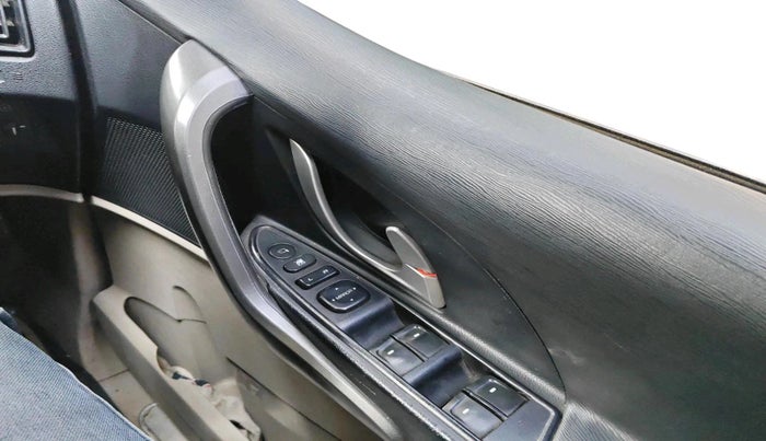 2015 Mahindra XUV500 W8, Diesel, Manual, 1,27,268 km, interior