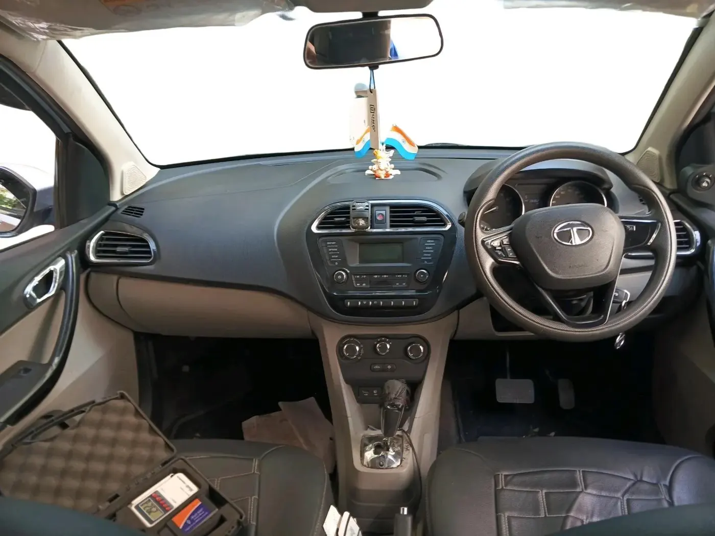 2018 Tata Tiago XZA PETROL, Petrol, Automatic, 28,362 km, interior