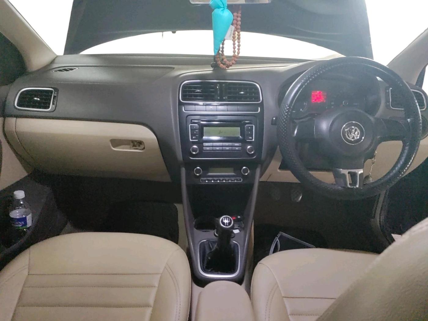 2011 Volkswagen Vento HIGHLINE 1.6 MPI, Petrol, Manual, 91,980 km, interior
