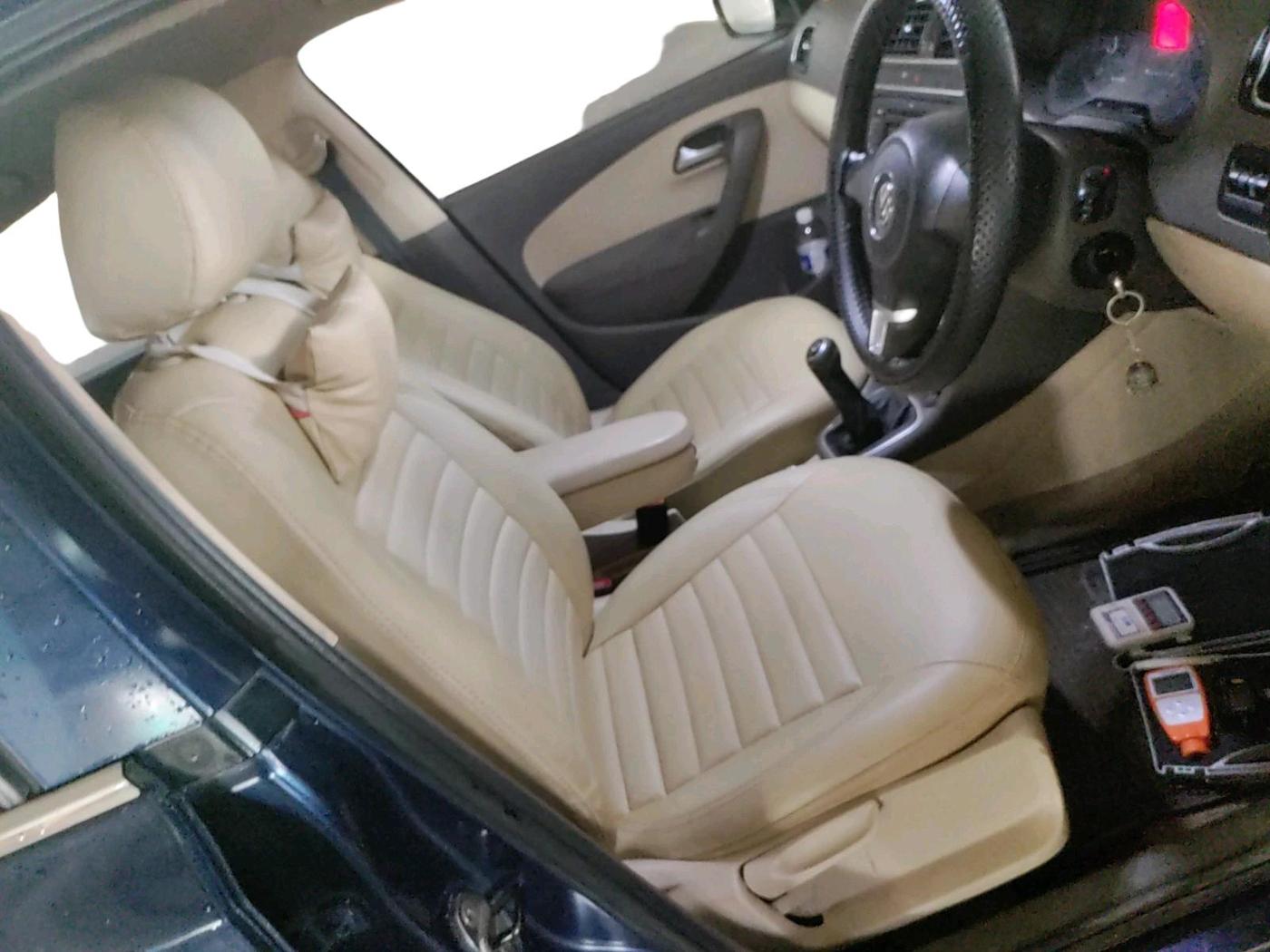 2011 Volkswagen Vento HIGHLINE 1.6 MPI, Petrol, Manual, 91,980 km, interior