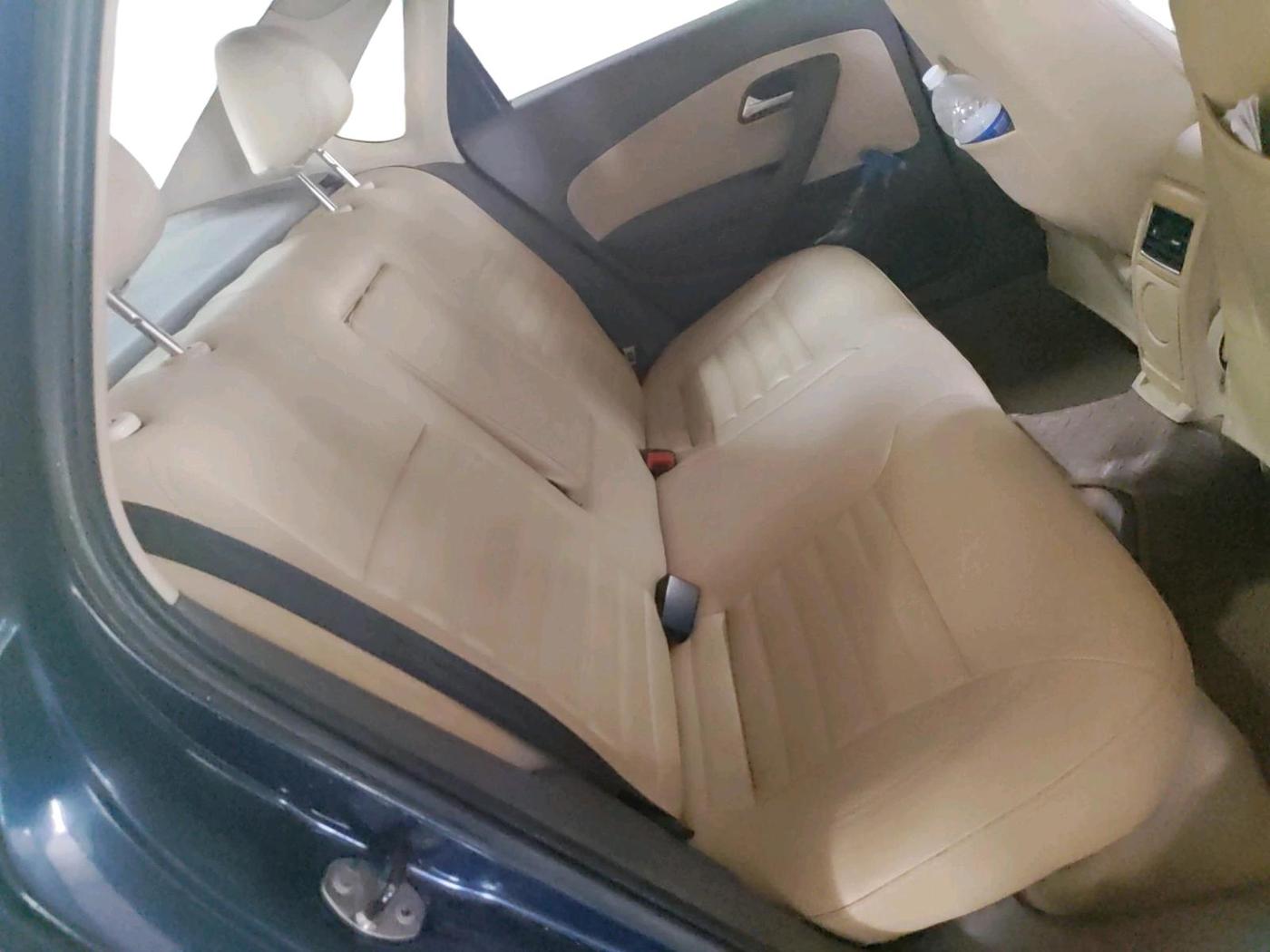 2011 Volkswagen Vento HIGHLINE 1.6 MPI, Petrol, Manual, 91,980 km, interior
