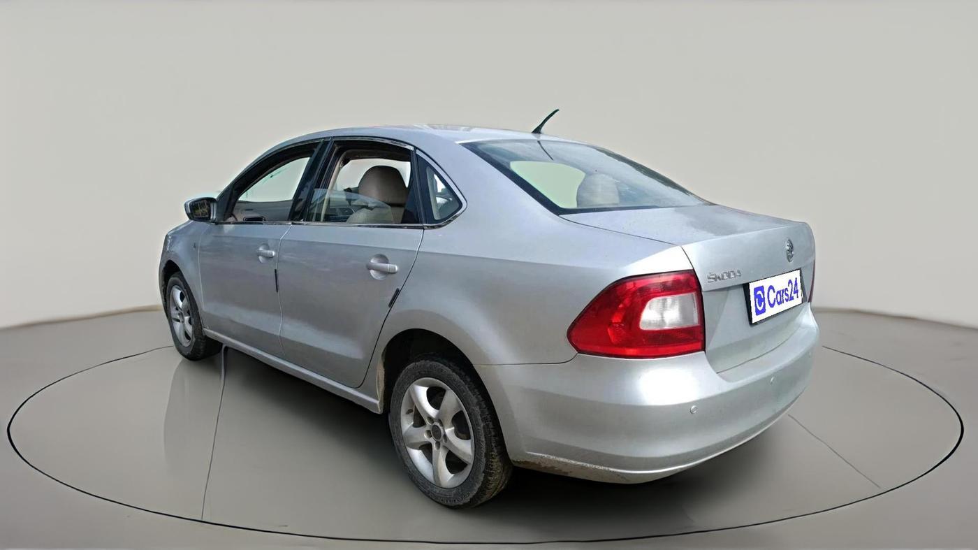 2014 Skoda Rapid ELEGANCE 1.6 MPI AT, Petrol, Automatic, 1,73,539 km, exterior