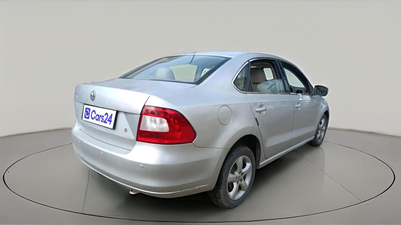 2014 Skoda Rapid ELEGANCE 1.6 MPI AT, Petrol, Automatic, 1,73,539 km, exterior