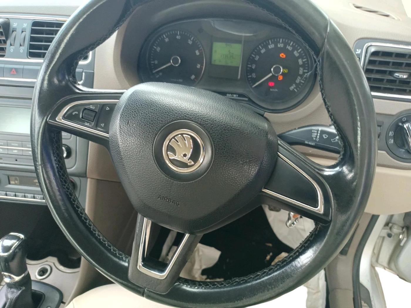 2014 Skoda Rapid ELEGANCE 1.6 MPI AT, Petrol, Automatic, 1,73,539 km, interior