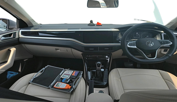 2024 Volkswagen VIRTUS HIGHLINE TSI 1.0 AT, Petrol, Automatic, 7,484 km, interior