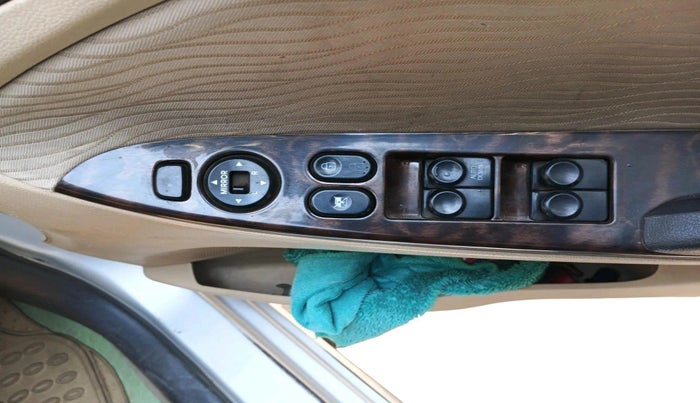 2012 Hyundai Verna FLUIDIC 1.6 VTVT SX, CNG, Manual, 86,156 km, interior