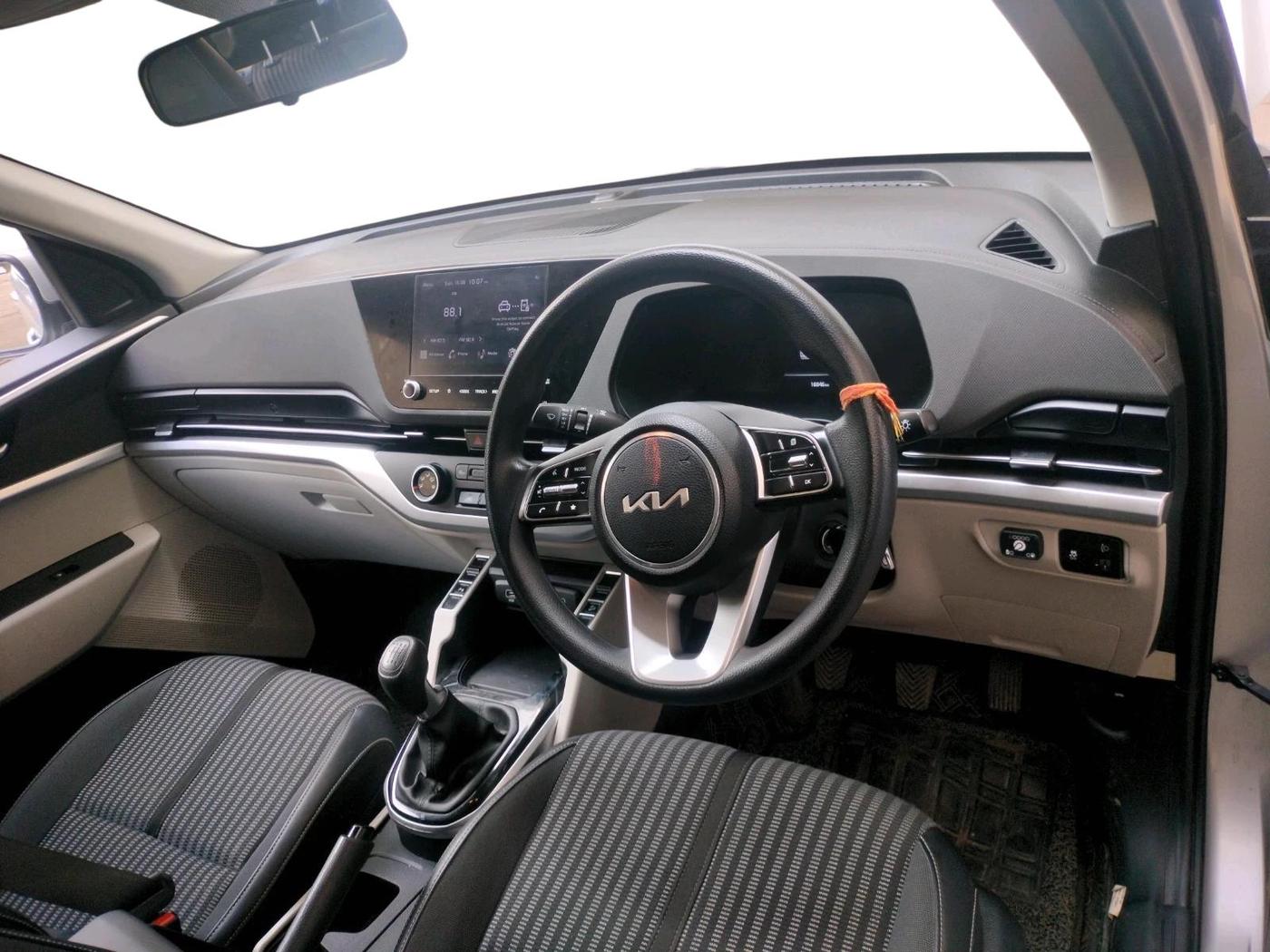 2022 KIA CARENS PRESTIGE 1.5 PETROL 7 STR, CNG, Manual, 16,846 km, interior