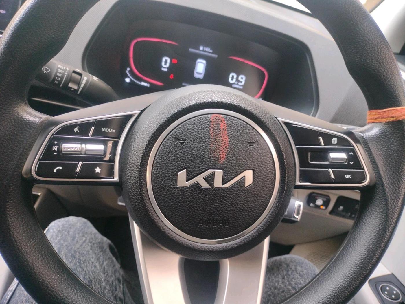2022 KIA CARENS PRESTIGE 1.5 PETROL 7 STR, CNG, Manual, 16,846 km, interior