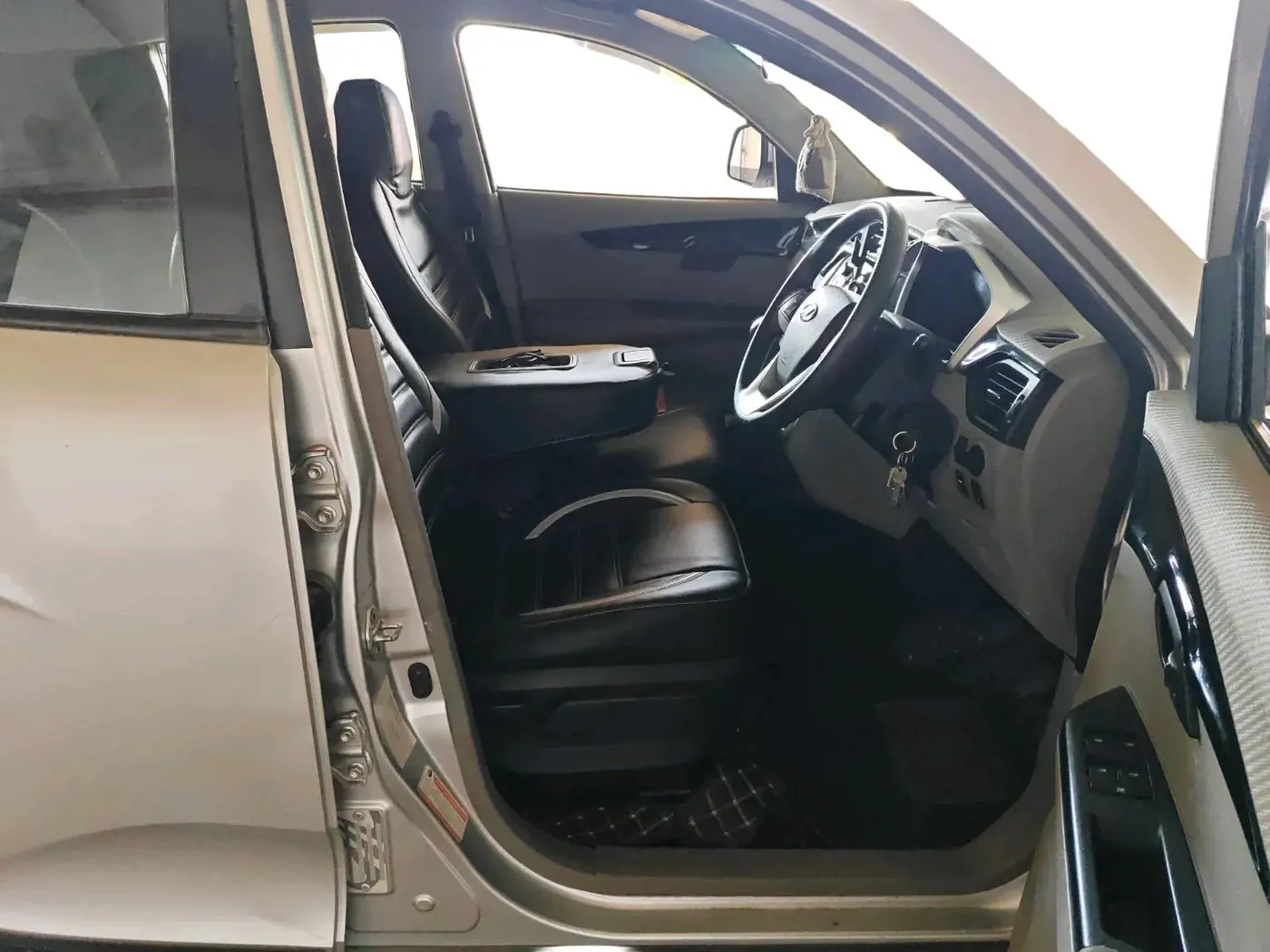 2016 Mahindra Kuv100 K8 D 5 STR, Diesel, Manual, 60,482 km, interior
