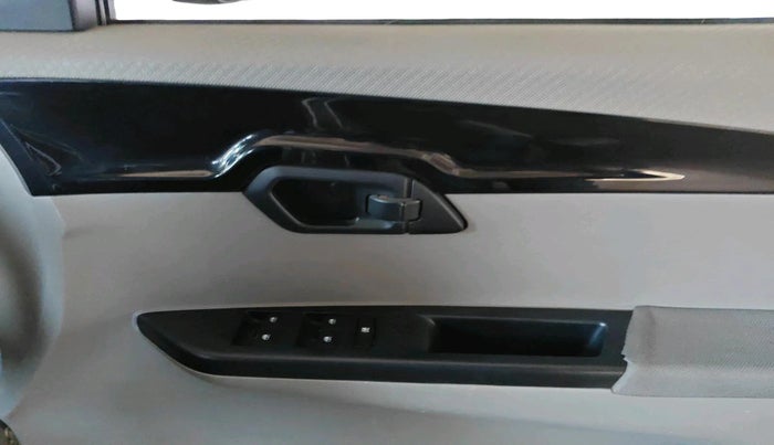 2016 Mahindra Kuv100 K8 D 5 STR, Diesel, Manual, 60,482 km, interior