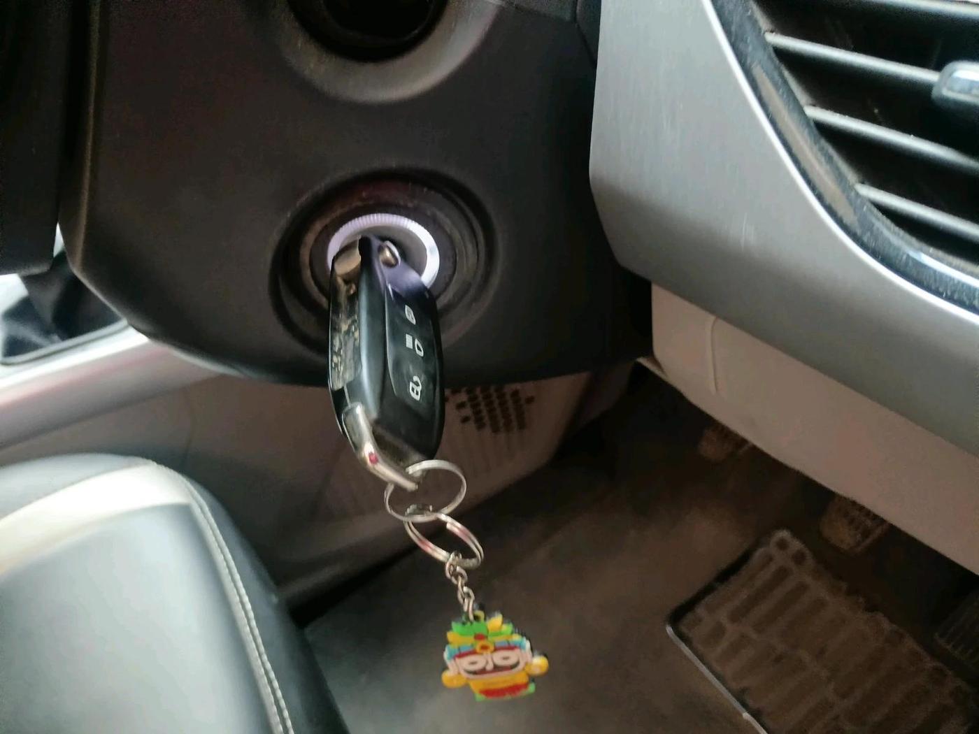 2018 Tata NEXON XM PETROL, Petrol, Manual, 33,922 km, interior