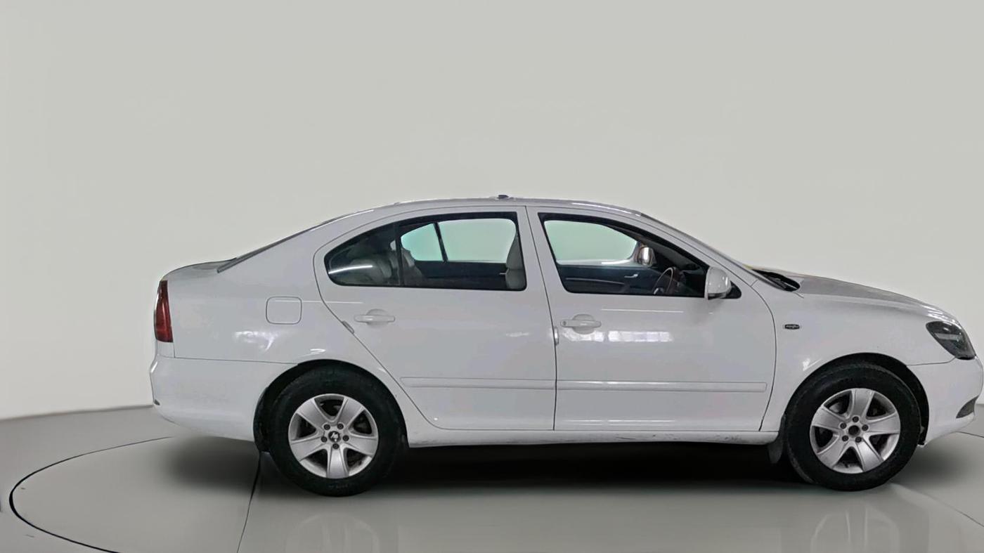 2012 Skoda Laura L&K 2.0 TDI AT, Diesel, Automatic, 99,812 km, exterior