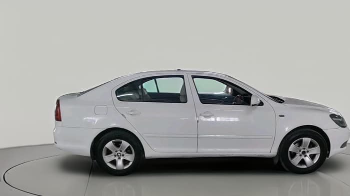2012 Skoda Laura L&K 2.0 TDI AT, Diesel, Automatic, 99,812 km, exterior
