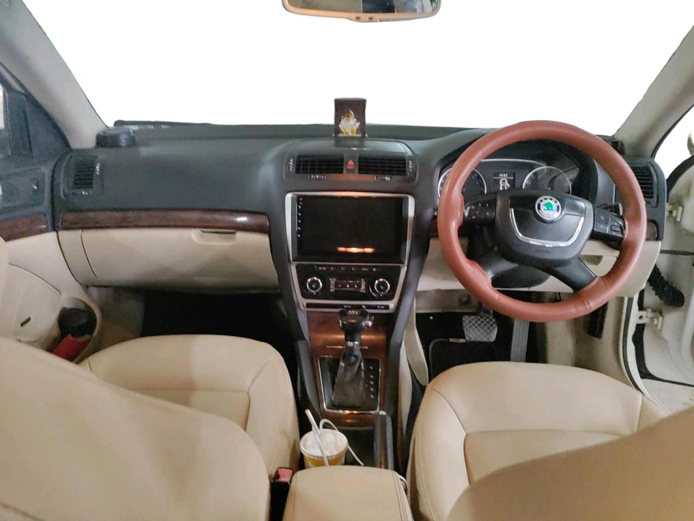 2012 Skoda Laura L&K 2.0 TDI AT, Diesel, Automatic, 99,812 km, interior
