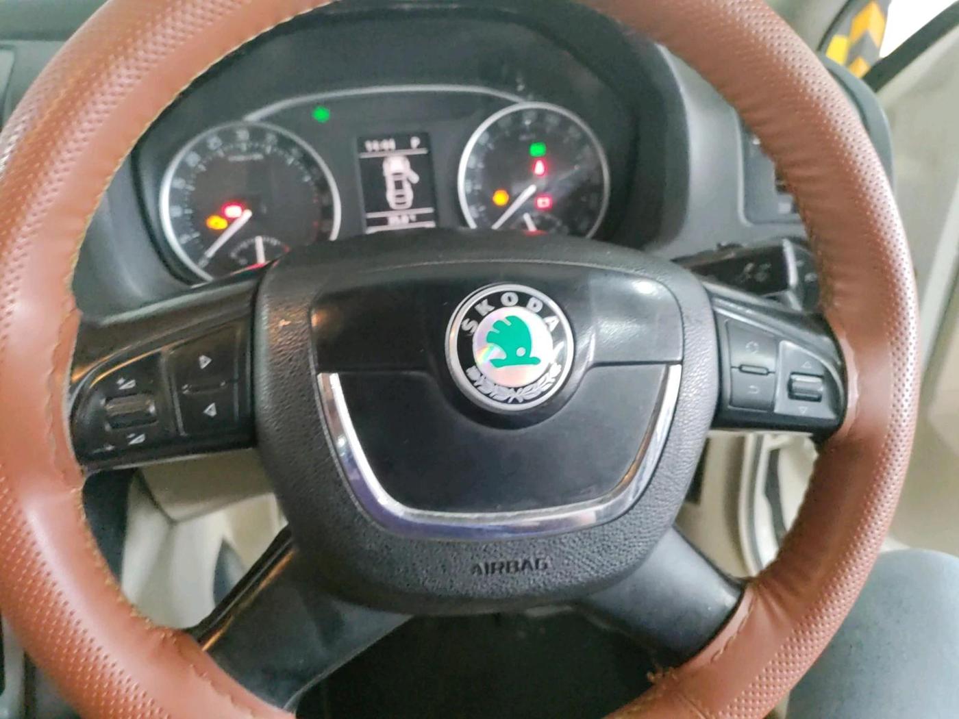 2012 Skoda Laura L&K 2.0 TDI AT, Diesel, Automatic, 99,812 km, interior