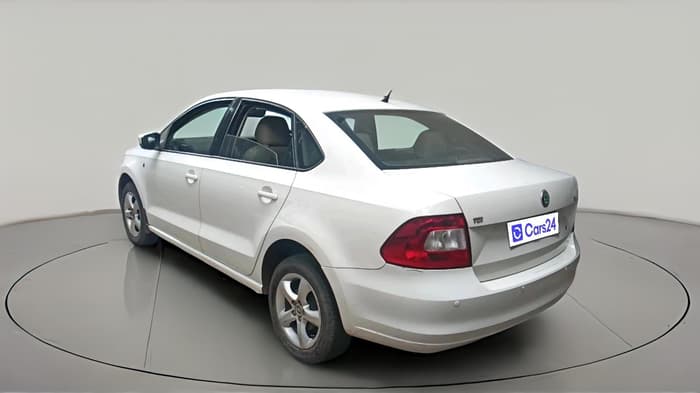 2012 Skoda Rapid ELEGANCE 1.6 TDI CR MT, Diesel, Manual, 1,62,298 km, exterior