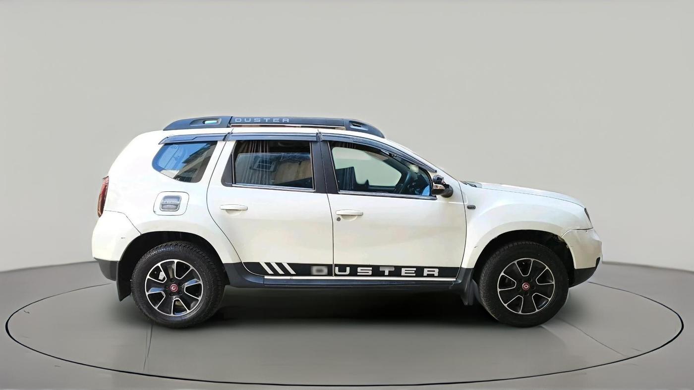2017 Renault Duster RXS CVT, CNG, Automatic, 1,13,757 km, exterior