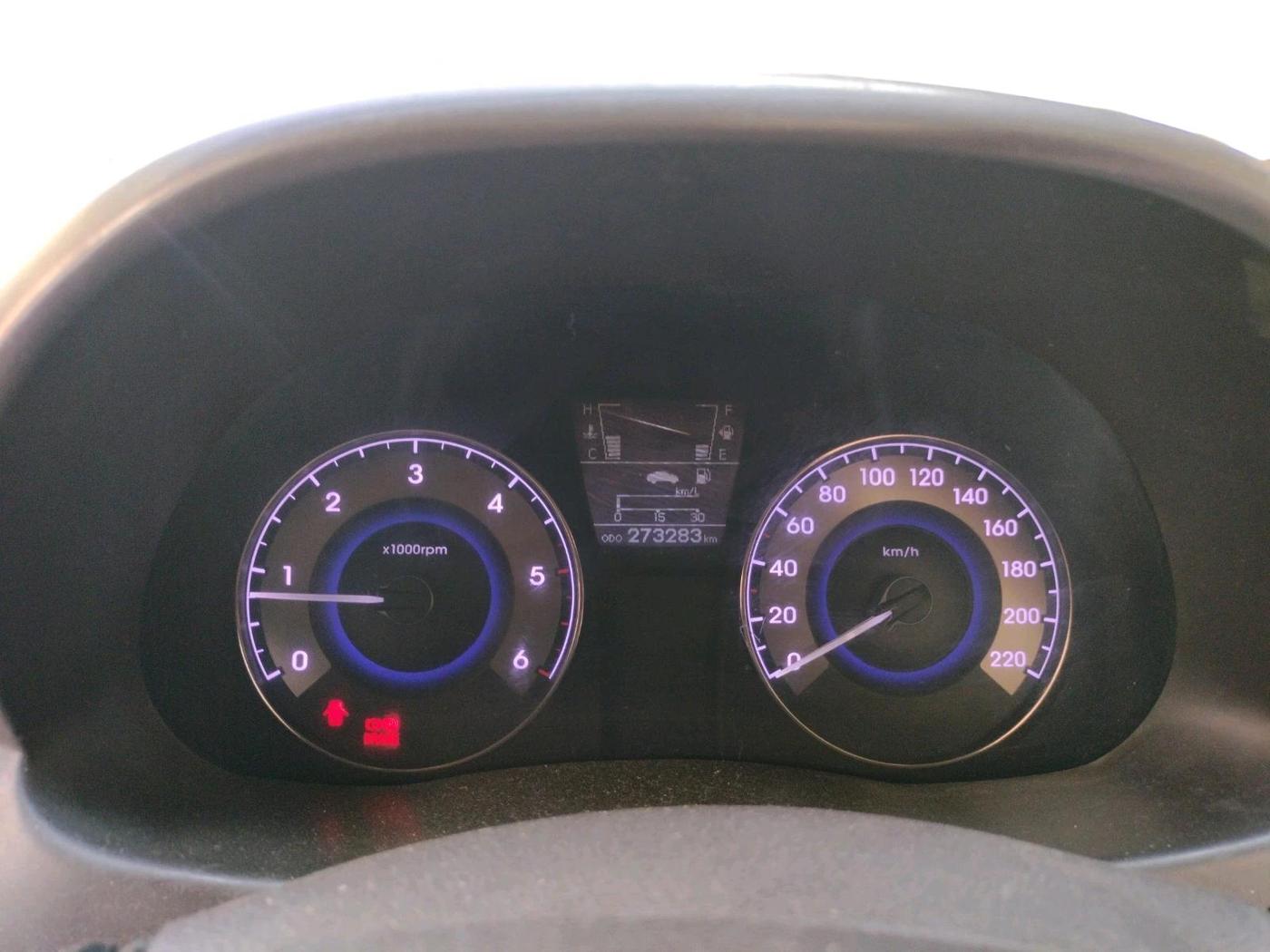 2013 Hyundai Verna FLUIDIC 1.6 CRDI SX, Diesel, Manual, 2,73,283 km, interior