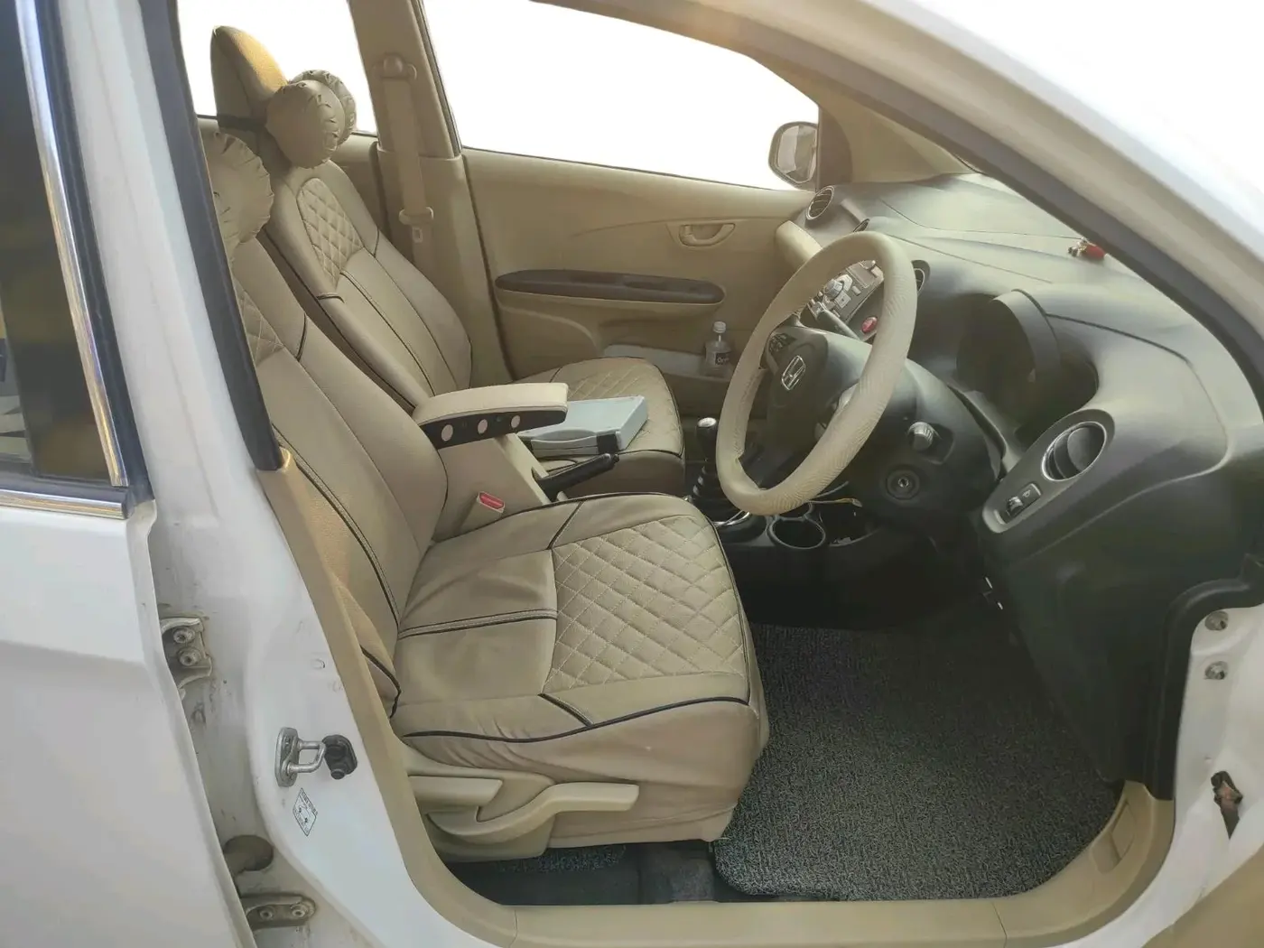 2014 Honda Brio S MT, CNG, Manual, 58,692 km, interior