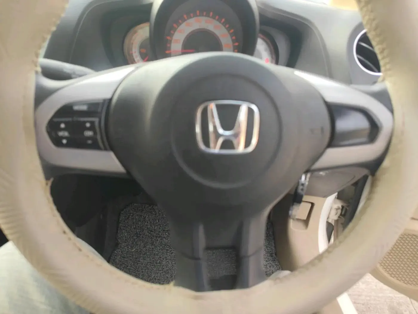 2014 Honda Brio S MT, CNG, Manual, 58,692 km, interior