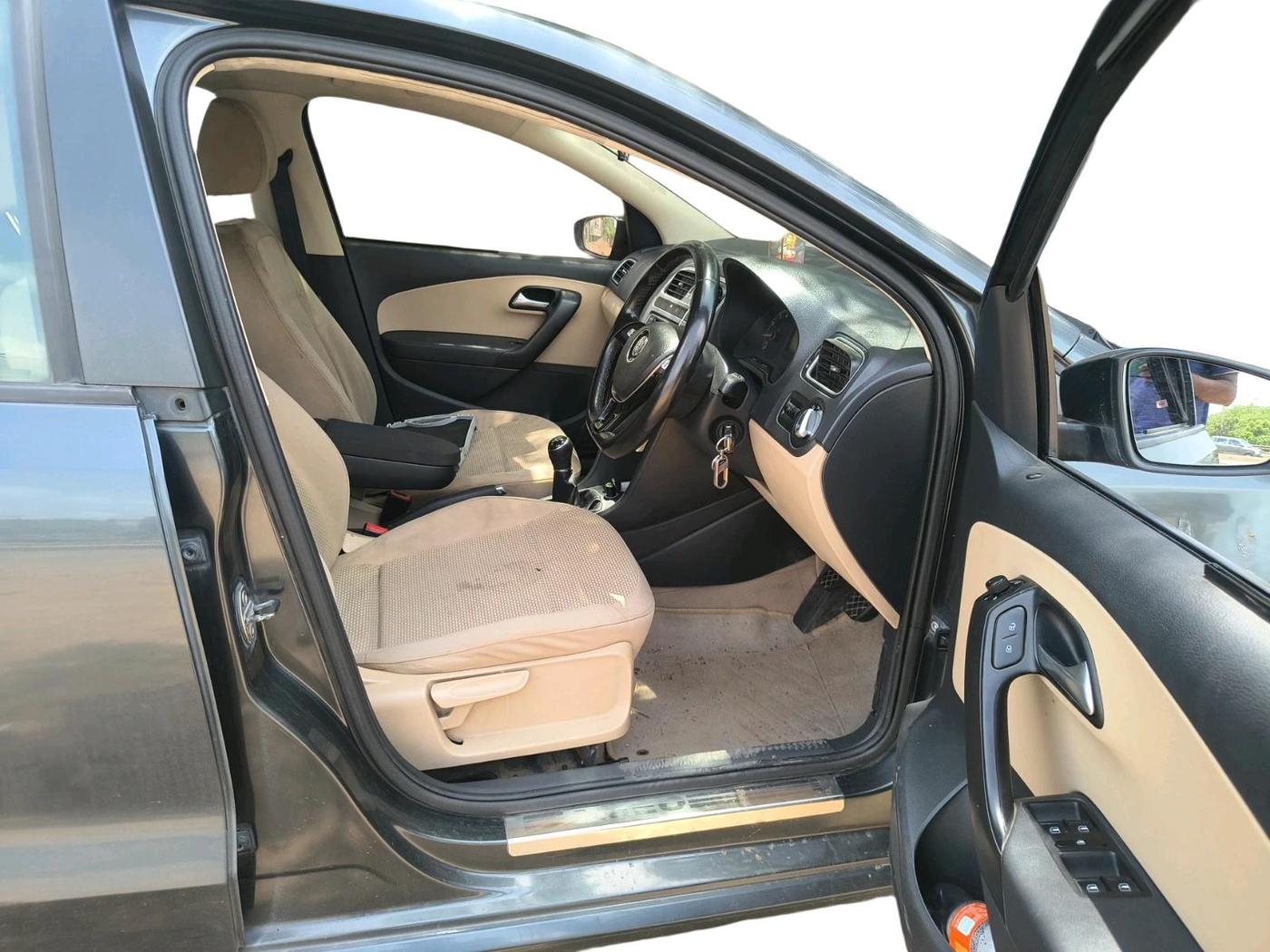 2016 Volkswagen Ameo HIGHLINE1.2L, Petrol, Manual, 48,429 km, interior