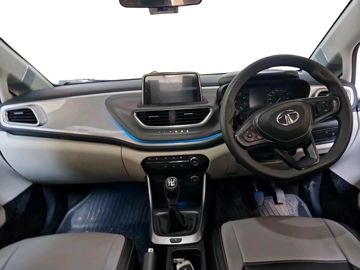 2022 Tata ALTROZ XZ PETROL, Petrol, Manual, 32,772 km, interior