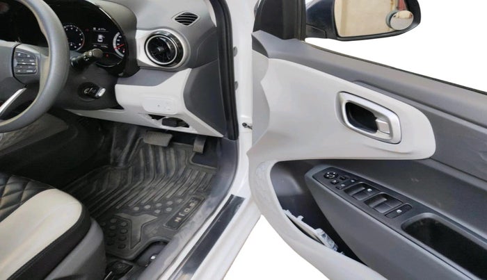 2024 Hyundai GRAND I10 NIOS SPORTZ AMT 1.2 KAPPA VTVT, Petrol, Automatic, 11,176 km, interior