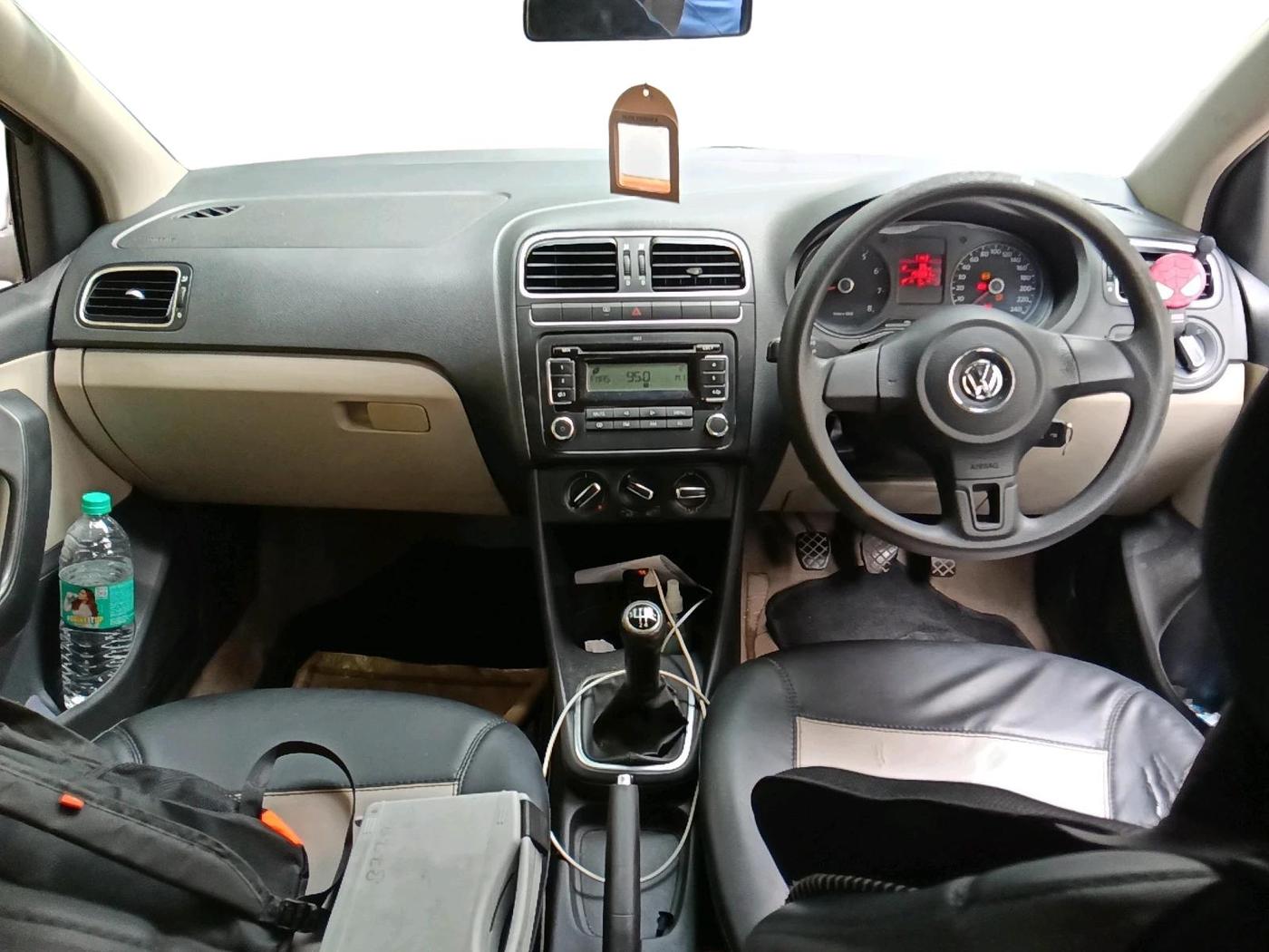 2011 Volkswagen Polo HIGHLINE1.2L, Petrol, Manual, 1,59,083 km, interior