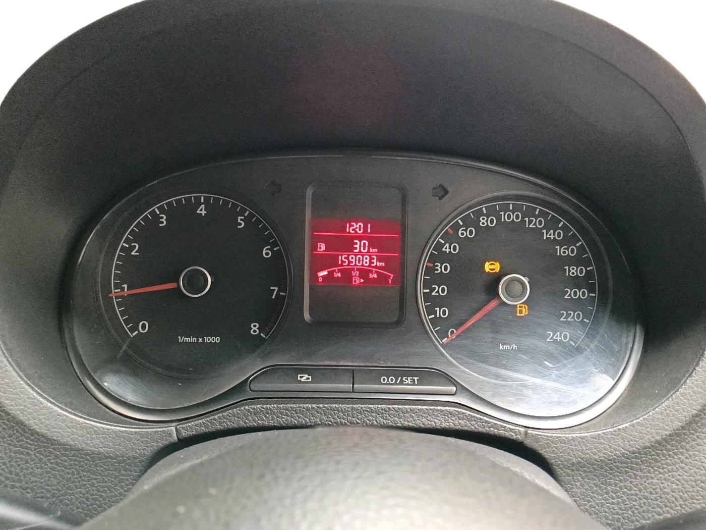 2011 Volkswagen Polo HIGHLINE1.2L, Petrol, Manual, 1,59,083 km, interior