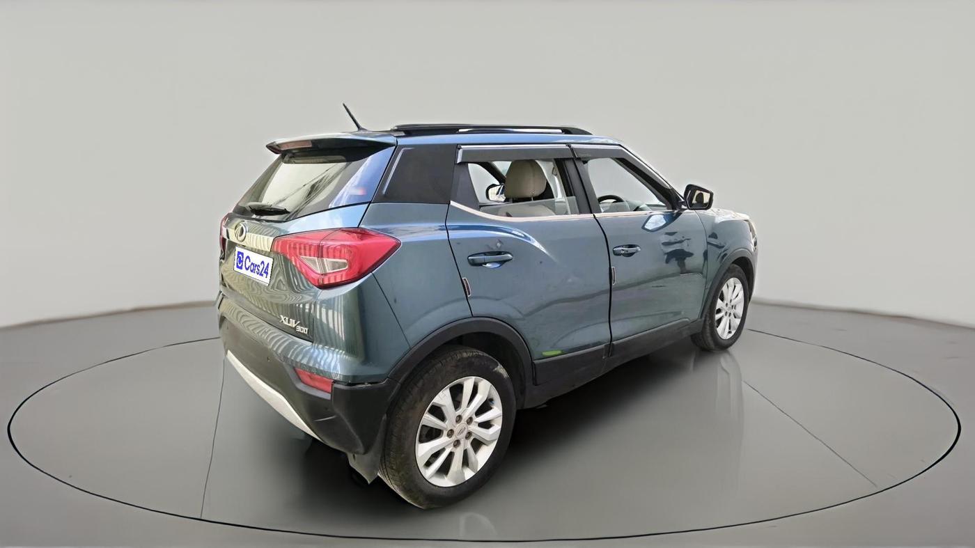 2021 Mahindra XUV300 W8 1.5 DIESEL, Diesel, Manual, 1,22,425 km, exterior