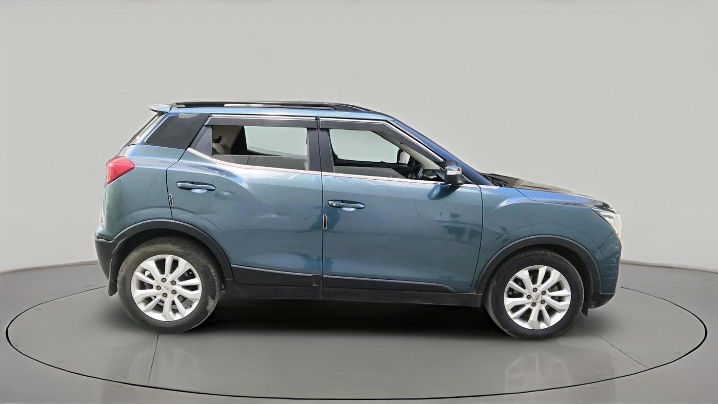 2021 Mahindra XUV300 W8 1.5 DIESEL, Diesel, Manual, 1,22,425 km, exterior