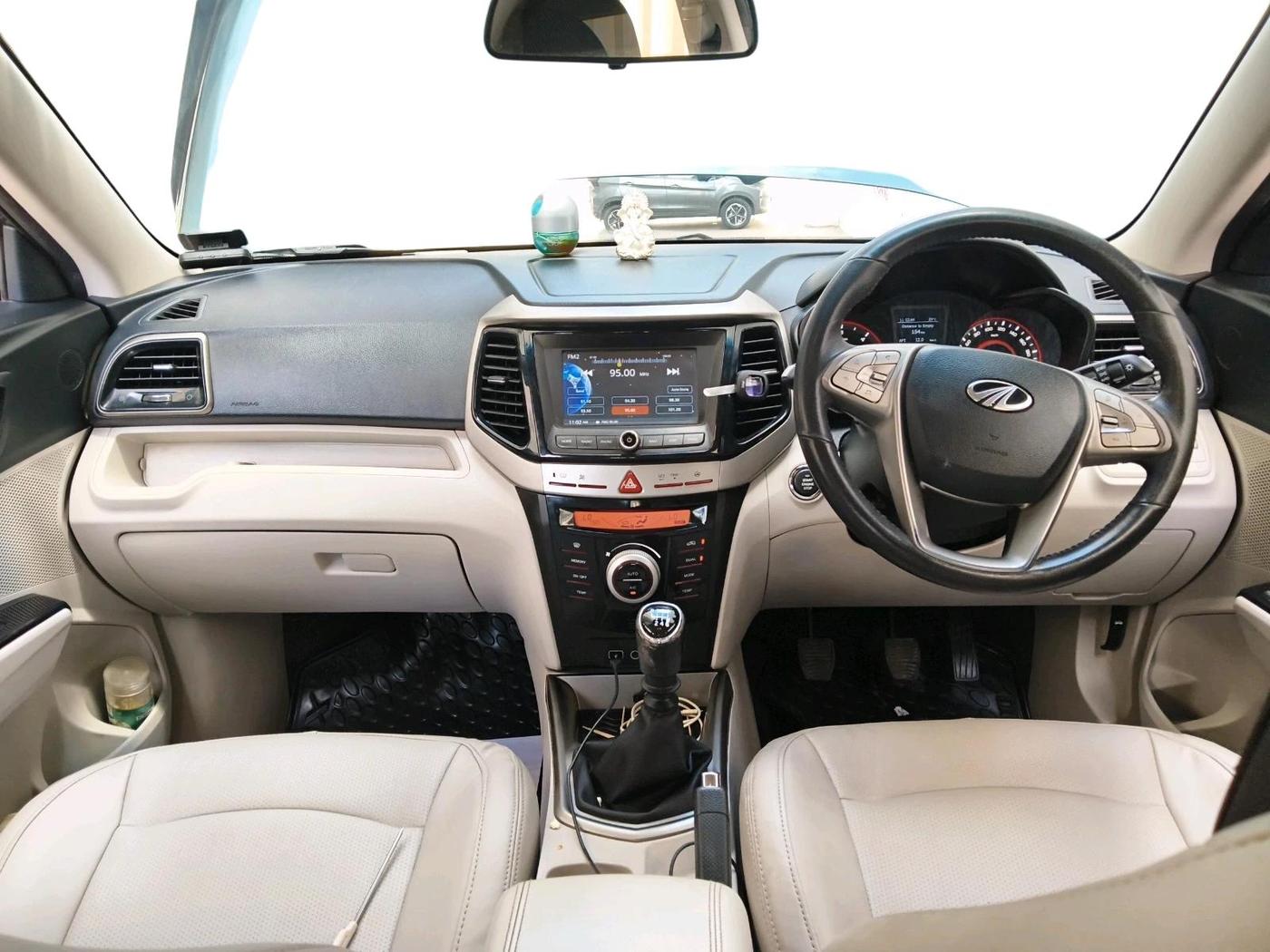 2021 Mahindra XUV300 W8 1.5 DIESEL, Diesel, Manual, 1,22,425 km, interior