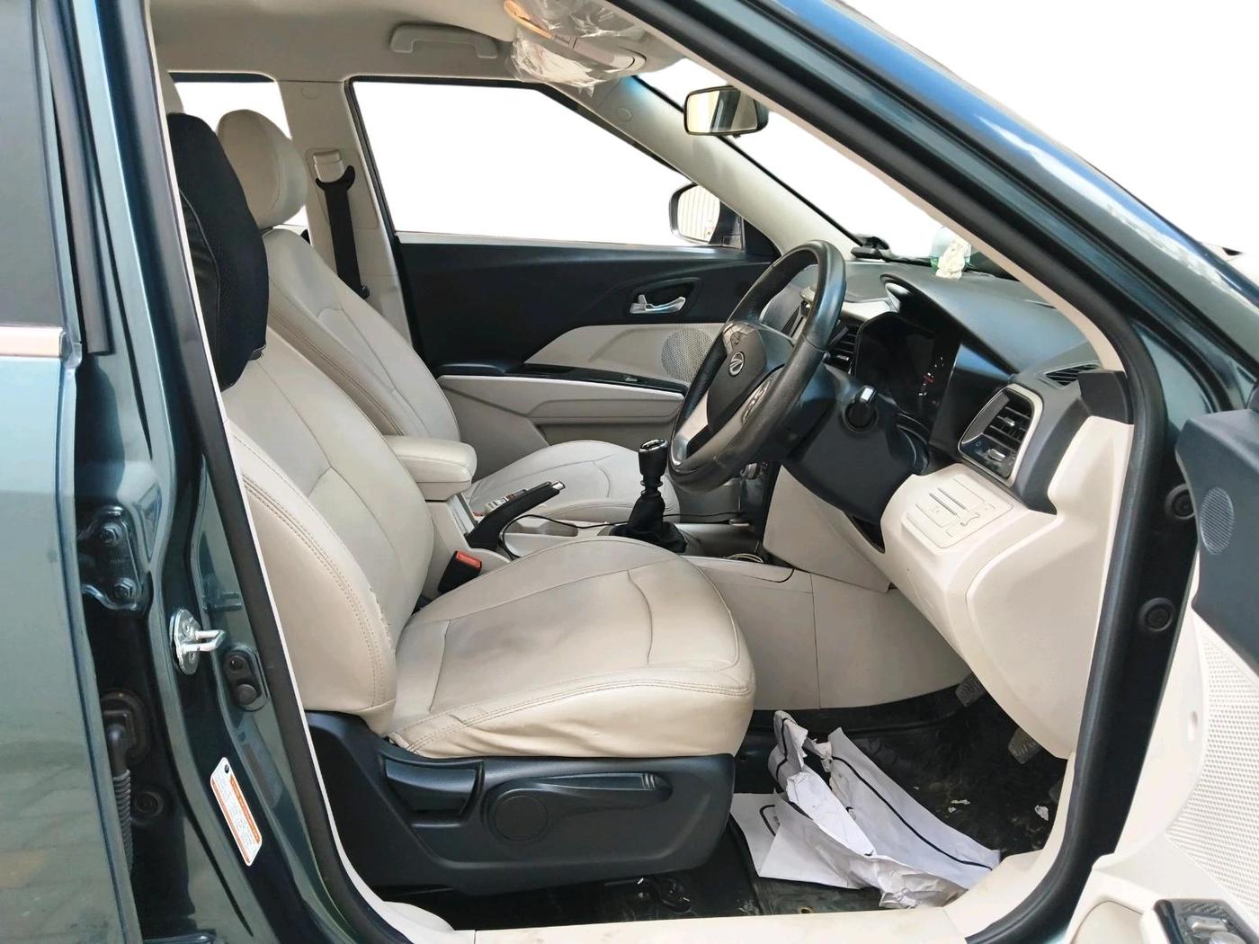 2021 Mahindra XUV300 W8 1.5 DIESEL, Diesel, Manual, 1,22,425 km, interior