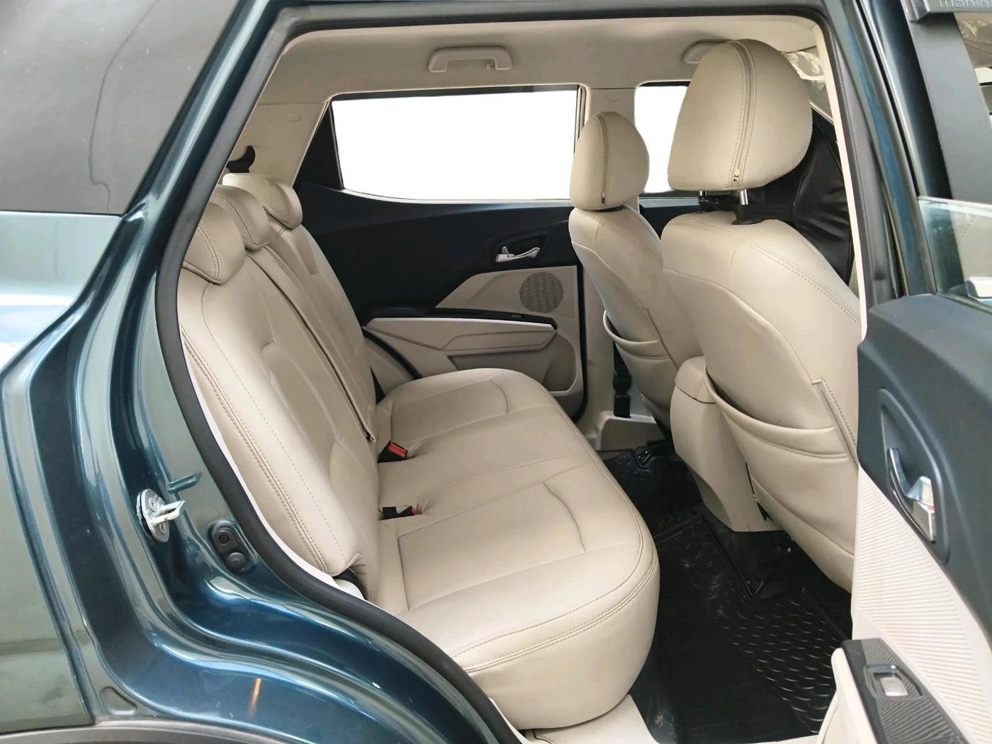 2021 Mahindra XUV300 W8 1.5 DIESEL, Diesel, Manual, 1,22,425 km, interior