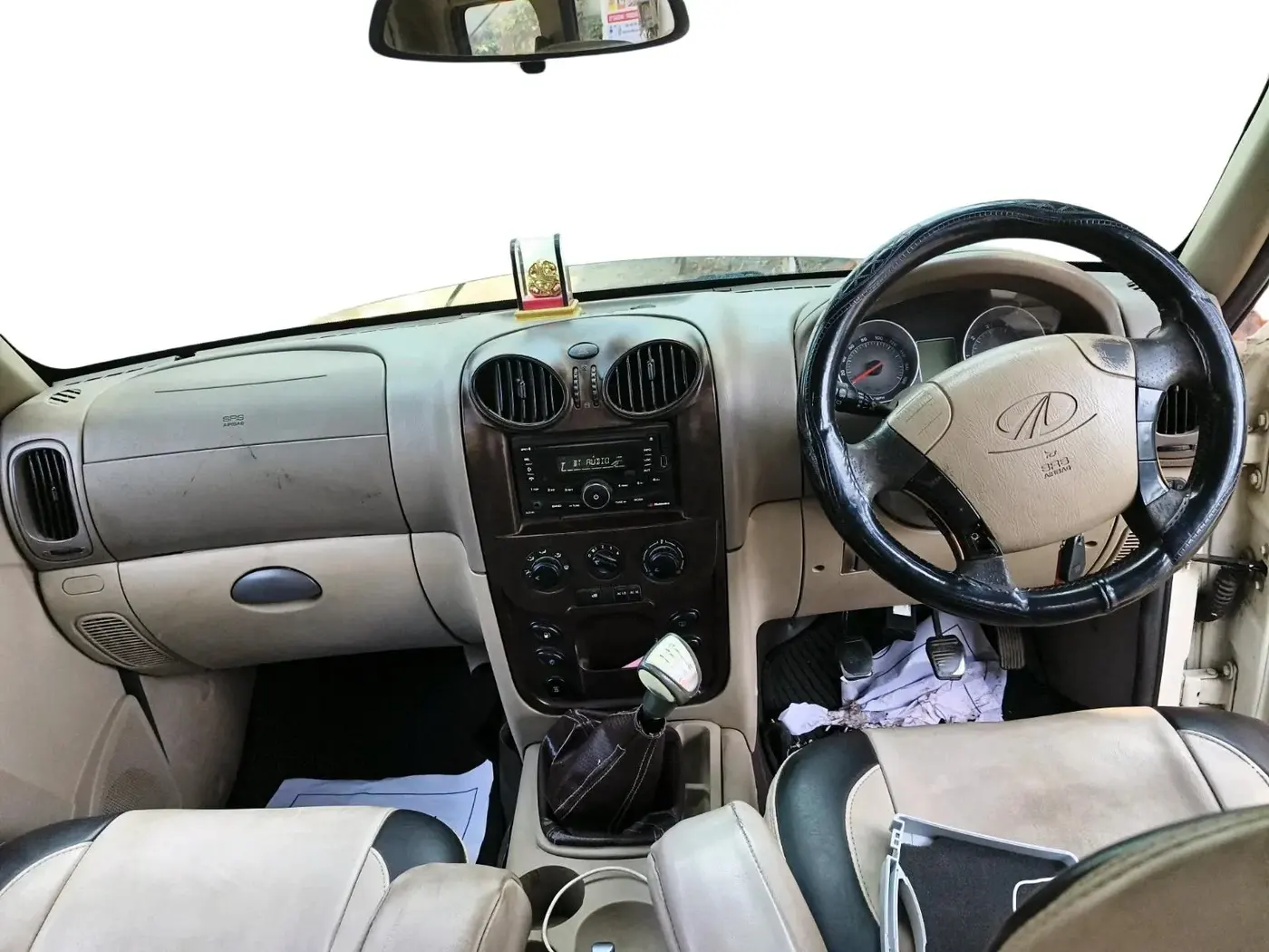 2013 Mahindra Scorpio VLX 2WD BS-III, Diesel, Manual, 2,21,440 km, interior