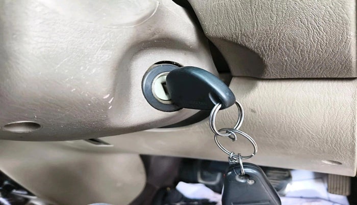 2013 Mahindra Scorpio VLX 2WD BS-III, Diesel, Manual, 2,21,440 km, interior