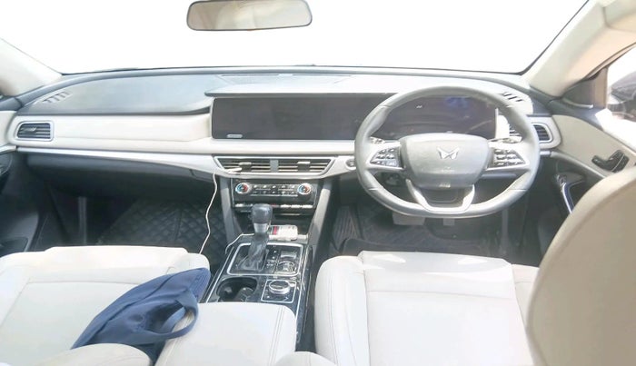 2023 Mahindra XUV700 AX 7 LUXURY D AWD AT 7 STR, Diesel, Automatic, 41,684 km, interior