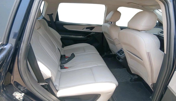 2023 Mahindra XUV700 AX 7 LUXURY D AWD AT 7 STR, Diesel, Automatic, 41,684 km, interior