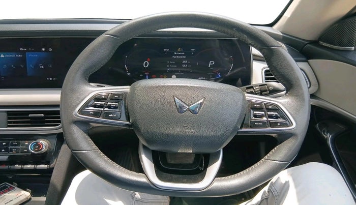 2023 Mahindra XUV700 AX 7 LUXURY D AWD AT 7 STR, Diesel, Automatic, 41,684 km, interior