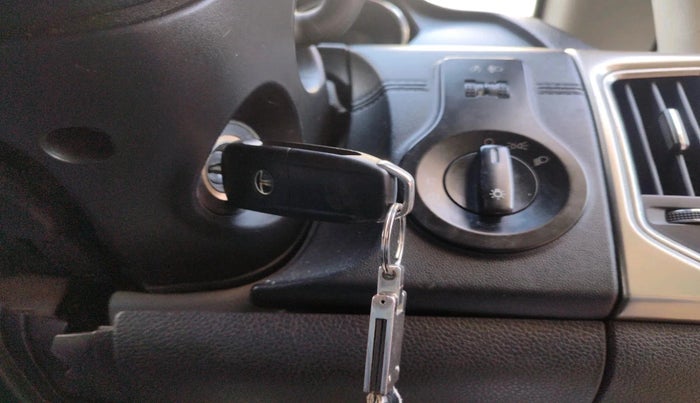 2017 Tata Hexa XM 4X2 7 STR, Diesel, Manual, 1,07,731 km, interior