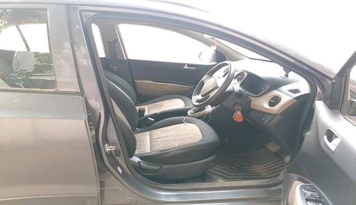 2017 Hyundai Grand i10 SPORTZ (O) AT 1.2 KAPPA VTVT, Petrol, Automatic, 46,489 km, interior