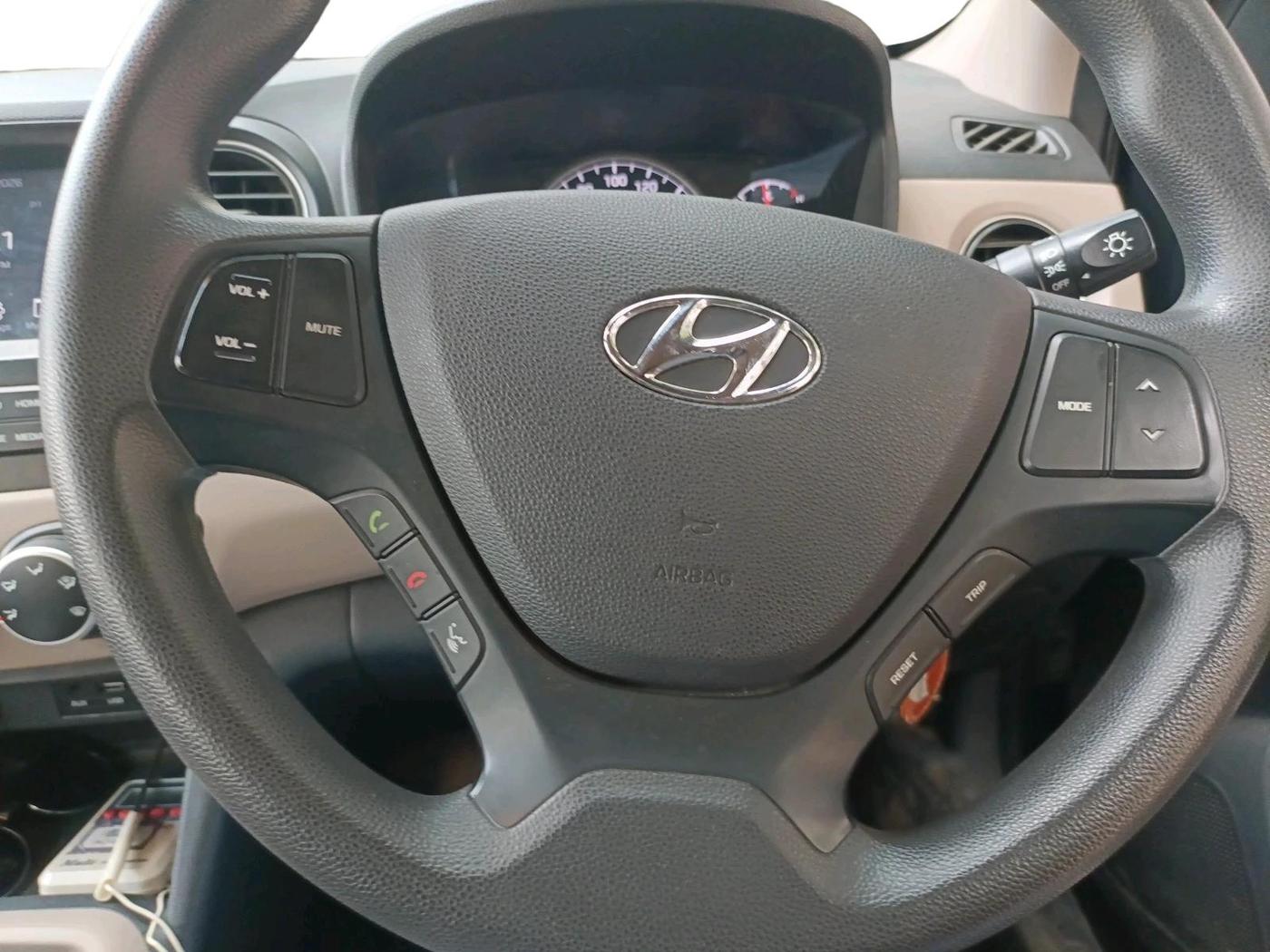 2017 Hyundai Grand i10 SPORTZ (O) AT 1.2 KAPPA VTVT, Petrol, Automatic, 46,489 km, interior