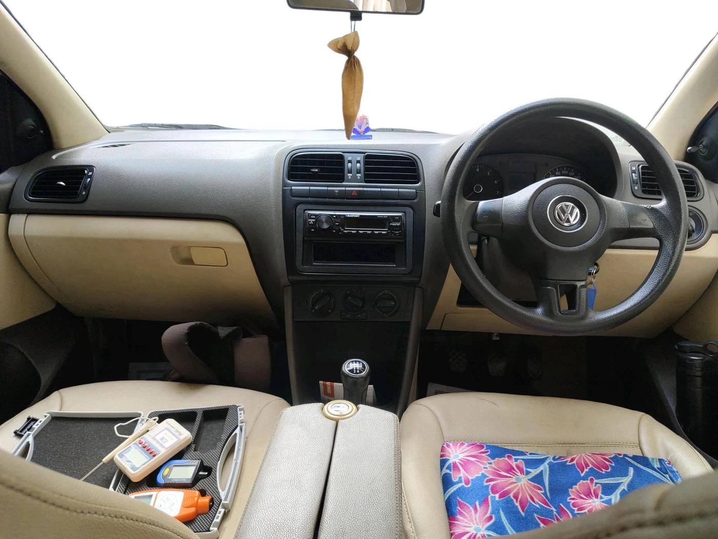 2011 Volkswagen Vento TRENDLINE 1.6, Petrol, Manual, 79,152 km, interior