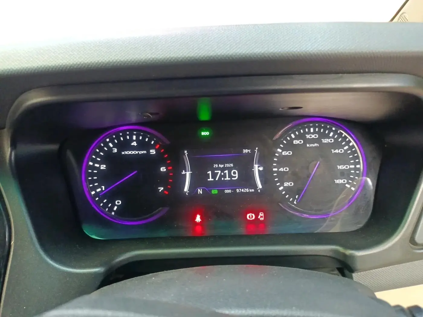 2018 Mahindra MARAZZO M8 7 STR, Diesel, Manual, 97,426 km, interior