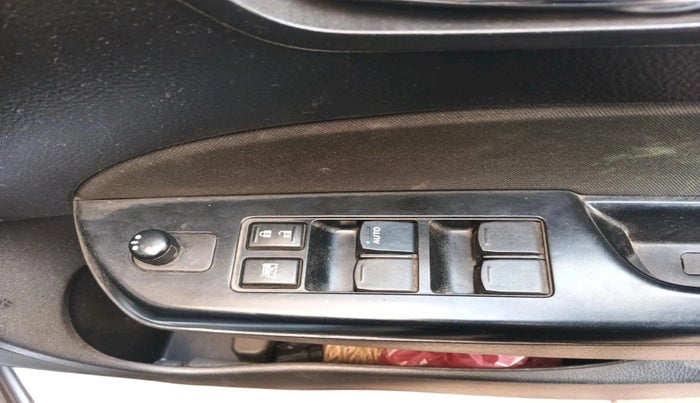 2013 Maruti Swift ZXI, Petrol, Manual, 41,360 km, interior