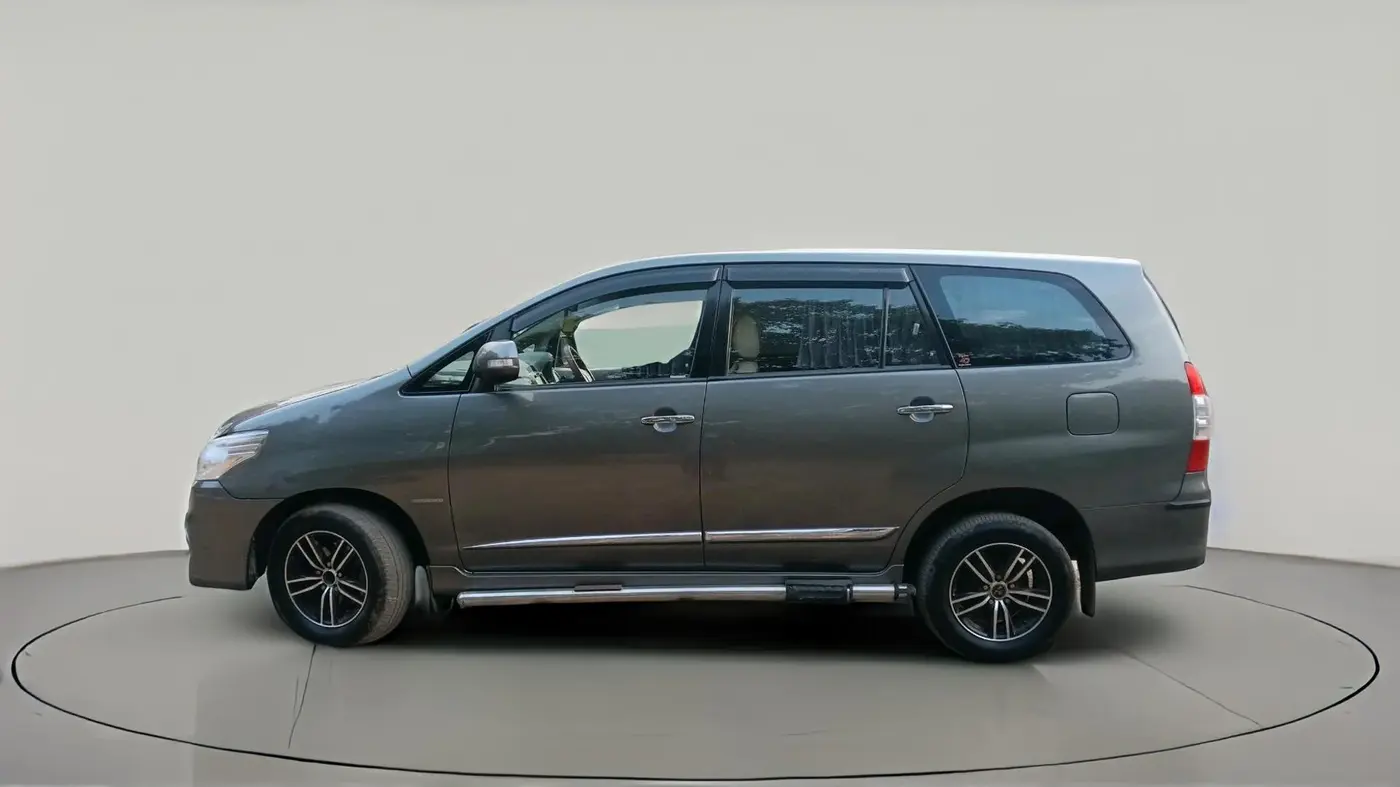 2013 Toyota Innova 2.5 VX 8 STR, Diesel, Manual, 1,19,621 km, exterior